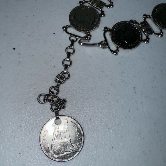 VTG Queen Regina Elizabeth II Georgivs Dei Coin Gold Tone Chain Link Belt EUC main image 10